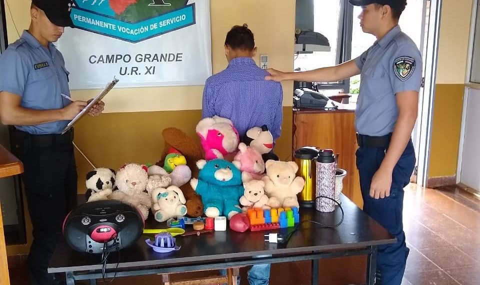 Campo Grande: policías detuvieron a un joven que robó varios objetos de un jardín de infantes