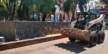 Realizan una serie de trabajos de mantenimiento y puesta en valor de la Plaza 9 de Julio