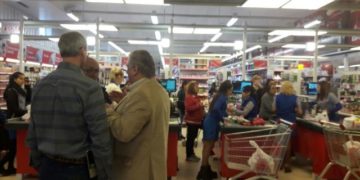 Supermercados de la ciudad restringen el ingreso de personas