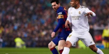 El Real Madrid derrotó al Barcelona de Messi 2-0 y es puntero de la liga