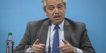 Gobierno autorizó por decreto reestructurar parte de la deuda por u$s68.842 millones