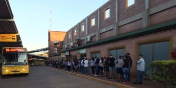 Continúan las extensas filas para tramitar el boleto estudiantil