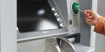 Aumentan a $15.000 el monto mínimo de extracción diaria por cajero automático