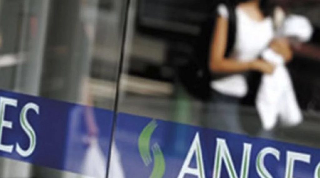 Ingreso Familiar de Emergencia: ANSES comienza el pago a beneficiarios de AUH y Embarazo