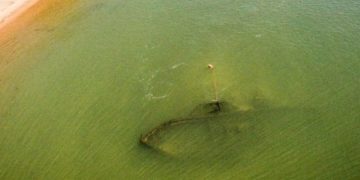 Itá Ibaté: por la bajante del Paraná,  hallaron un barco hundido hace más de 100 años