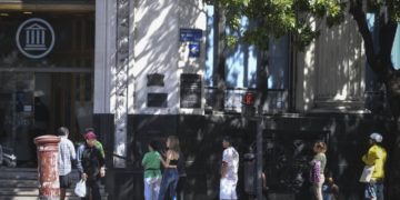 Ingreso Familiar de Emergencia: ANSES ya informa quiénes podrán cobrar el bono de $10.000