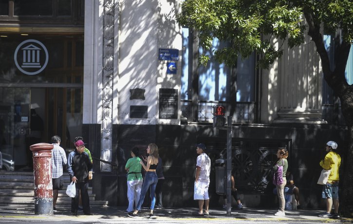 Ingreso Familiar de Emergencia: ANSES ya informa quiénes podrán cobrar el bono de $10.000