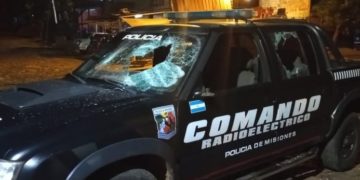 Descomunal desorden dejó 6 detenidos en la chacra 128 de Posadas: hirieron a policías y destrozaron una patrulla