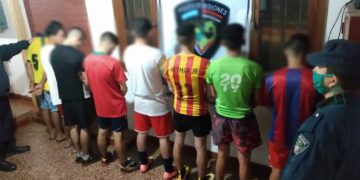 Cuarentena: fueron detenidos en la cancha cuando jugaban al fútbol