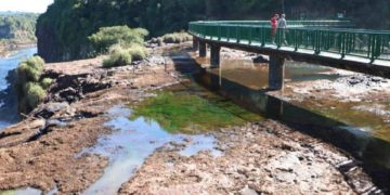 Ante la histórica bajante, Argentina pedirá a Brasil que habilite el paso de agua por las represas