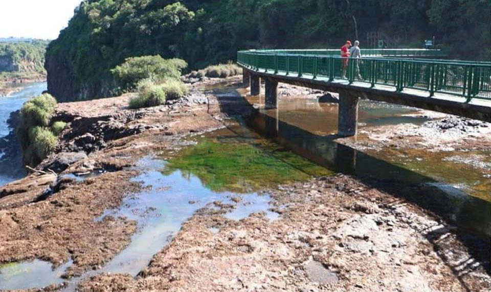 Ante la histórica bajante, Argentina pedirá a Brasil que habilite el paso de agua por las represas