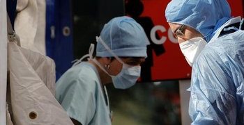 Las ART darán cobertura a los trabajadores que contraigan el COVID-19 cumpliendo labores esenciales