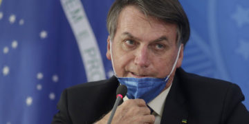 Jair Bolsonaro, tras el nuevo récord de muertos en Brasil por coronavirus: “Lo lamento, pero ¿qué quieren que haga?”