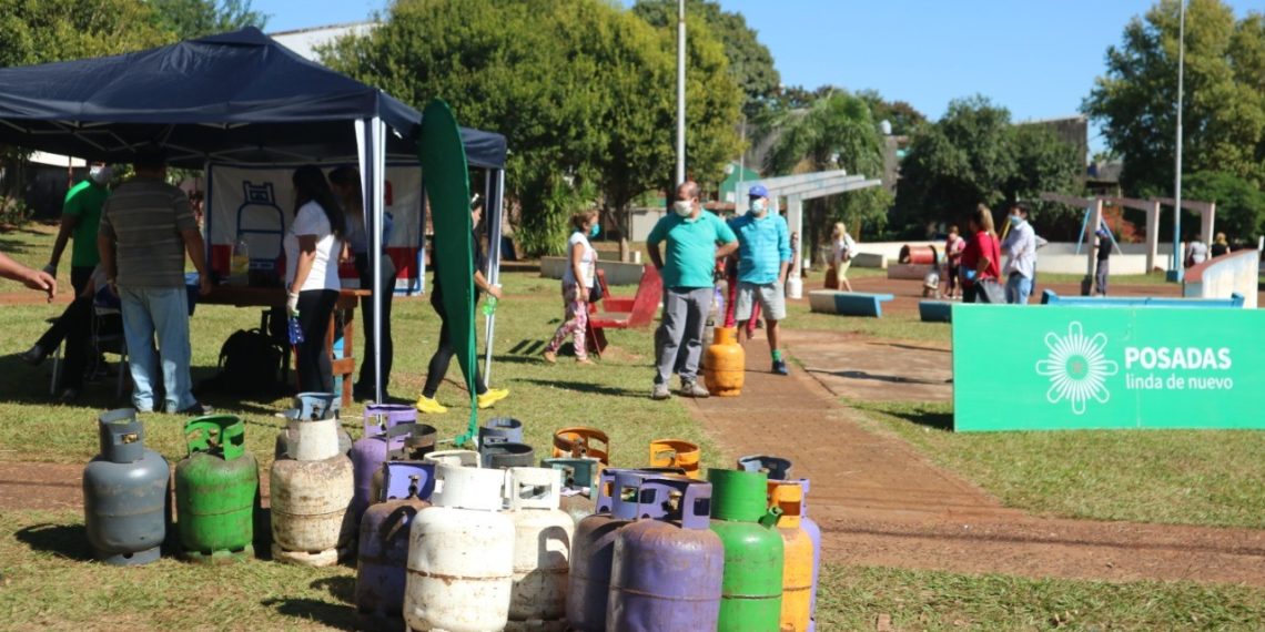Más de 800 vecinos se acercaron a comprar la garrafa solidaria en  Posadas