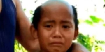 Filipinas: le hizo un corte de cabello espantoso a su hijo para que no rompa la cuarentena por coronavirus
