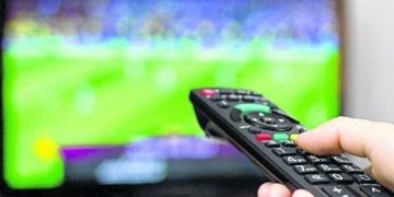 Suspenden el cobro del pack fútbol ante el parate por el coronavirus