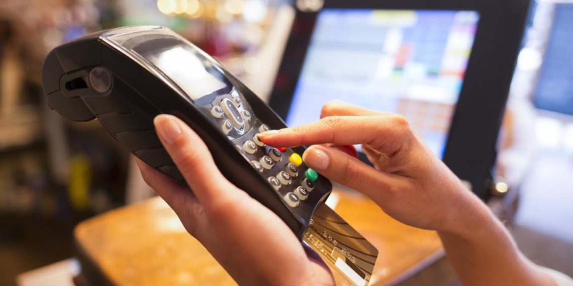 Las operaciones con tarjetas de crédito cayeron a su nivel más bajo en 17 años