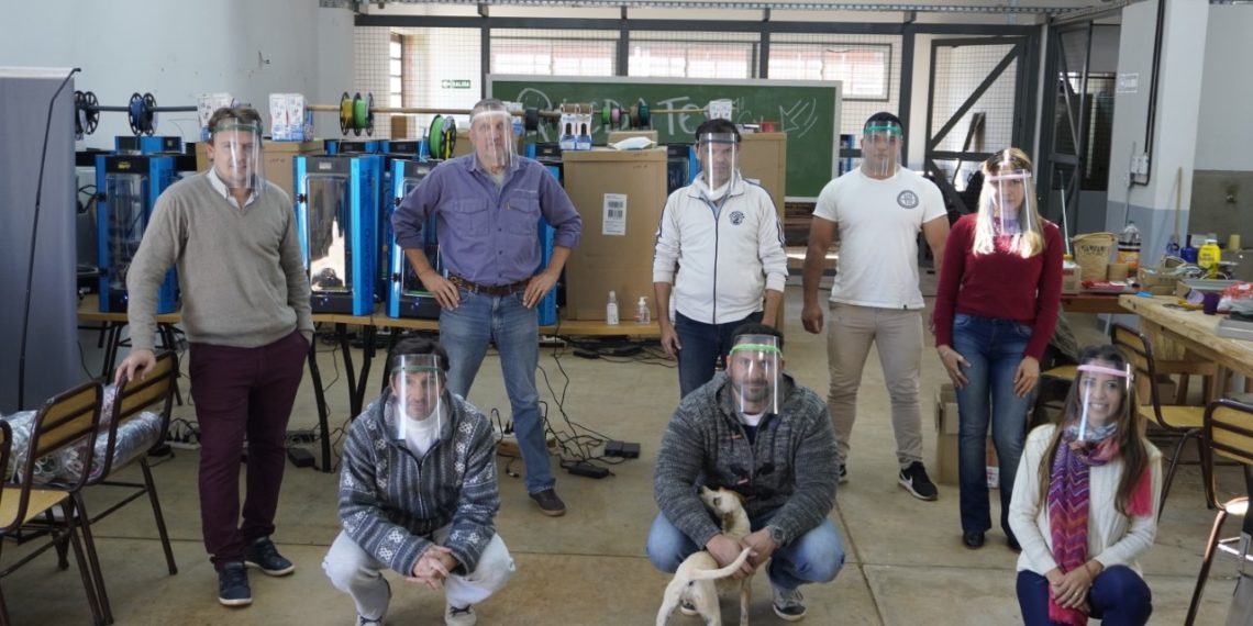 Esccuelas técnicas solidarias: entregaron 10 mil protectores faciales