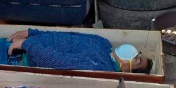 Un alcalde peruano simuló su muerte para no ser detenido por violar la cuarentena