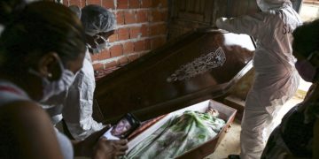 Coronavirus en Brasil, con nuevo récord: hubo 881 muertes en un día
