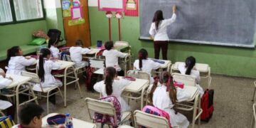 El Gobierno analiza el regreso de los alumnos al aula en agosto
