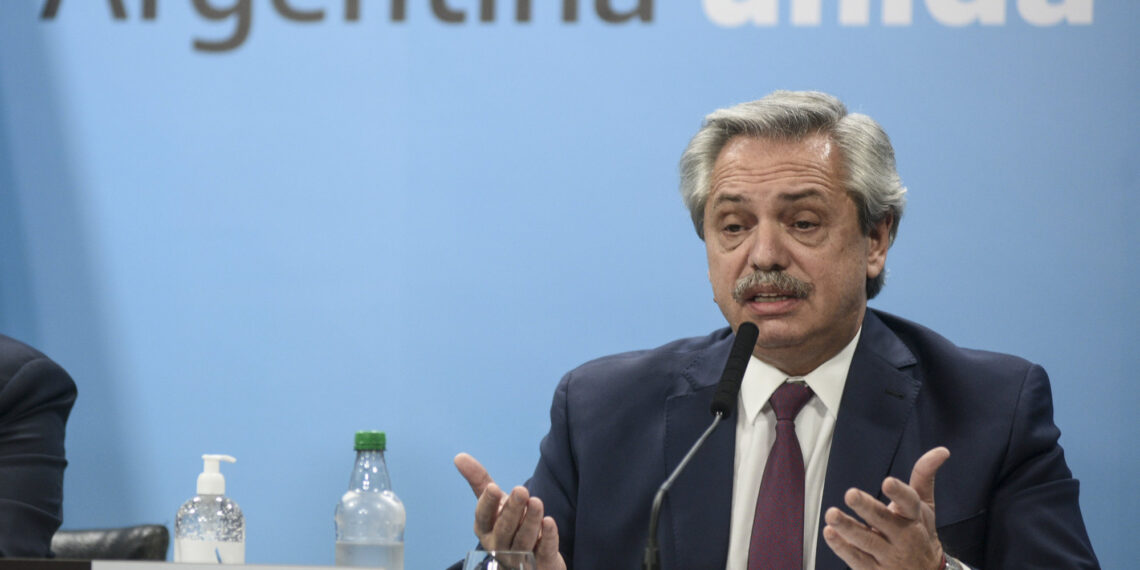 Fernández, ante el aumento de contagios: «Habría que volver a la cuarentena absoluta»