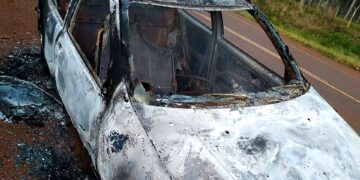 Investigan el hallazgo de un auto incendiado sobre la Ruta 4
