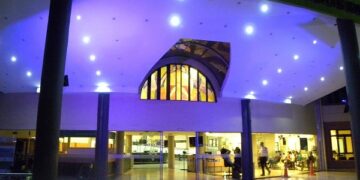 Iluminaron con luces violetas al Hospital Escuela por la Campaña de Prevención de Adicciones