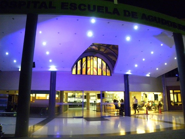 Iluminaron con luces violetas al Hospital Escuela por la Campaña de Prevención de Adicciones