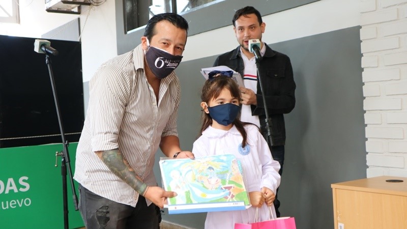 Entregaron los premios del Concurso de dibujo “La Bandera”
