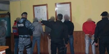Revoltosos armados atacaron a Policías y fueron detenidos