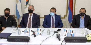 Presentaron los termómetros infrarrojos fabricados en Misiones
