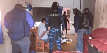 Lo detuvieron con un “arsenal” en el barrio Los Lapachos