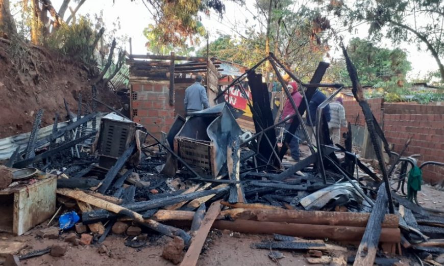 Asistieron a una familia tras el incendio de su vivienda en la chacra 146 de Posadas