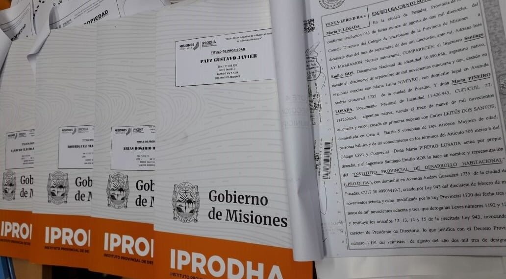 IPRODHA entregó títulos de propiedad en San José y Apóstoles