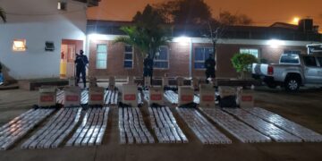 La Policía interceptó dos vehículos y secuestró un cargamento ilegal de cigarrillos