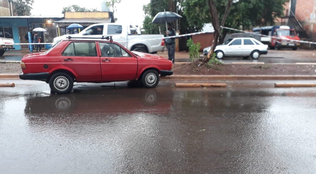 Falleció un hombre que chocó su auto contra un árbol