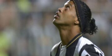 Ronaldinho quedó en libertad y ¿vuelve al fútbol?