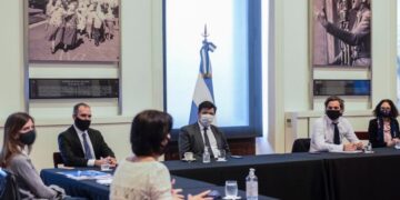 El Gobierno avanza con un subsidio para las empresas que contraten nuevos empleados