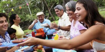 Corrientes dio marcha atrás y prohíbe las reuniones sociales