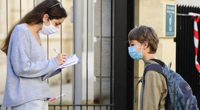 La OMS advirtió que reabrir las escuelas “solo empeorará la situación”
