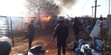 Brindancontención y asistencia a las seis familias afectadas por un incendio en elbarrio Néstor Kirchner