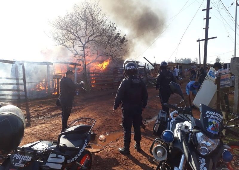 Brindancontención y asistencia a las seis familias afectadas por un incendio en elbarrio Néstor Kirchner