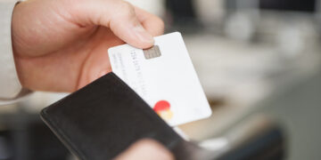 Tarjetas de crédito: investigarán a los bancos por el plan de refinanciación