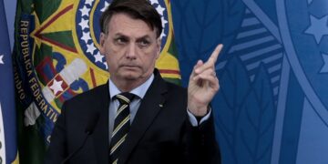 “Qué ganas de reventarte la boca a golpes”, amenazó Bolsonaro a un periodista de O Globo