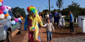 Colonia Aurora sorprende a los niños con el móvil feliz en los barrios y parajes del municipio
