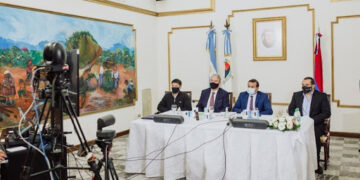 Herrera Ahuad entregó los primeros termómetros infrarrojos inteligentes