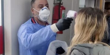 Coronavirus: agregan cefalea, diarrea y vómitos a la definición de caso sospechoso