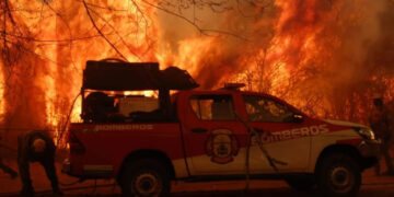 Dramática situación en Córdoba por los incendios forestales: hay viviendas quemadas y más de 100 evacuados