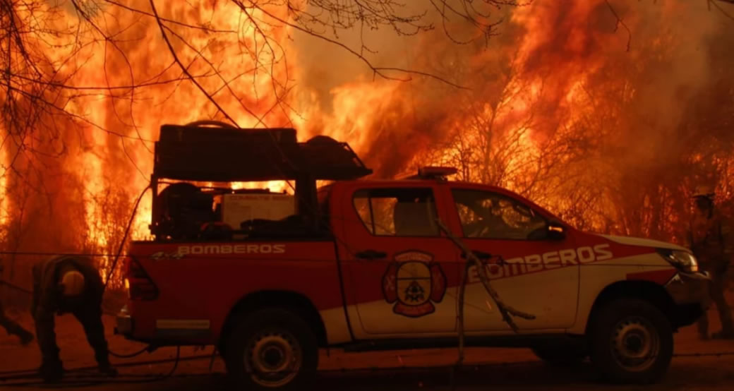Dramática situación en Córdoba por los incendios forestales: hay viviendas quemadas y más de 100 evacuados